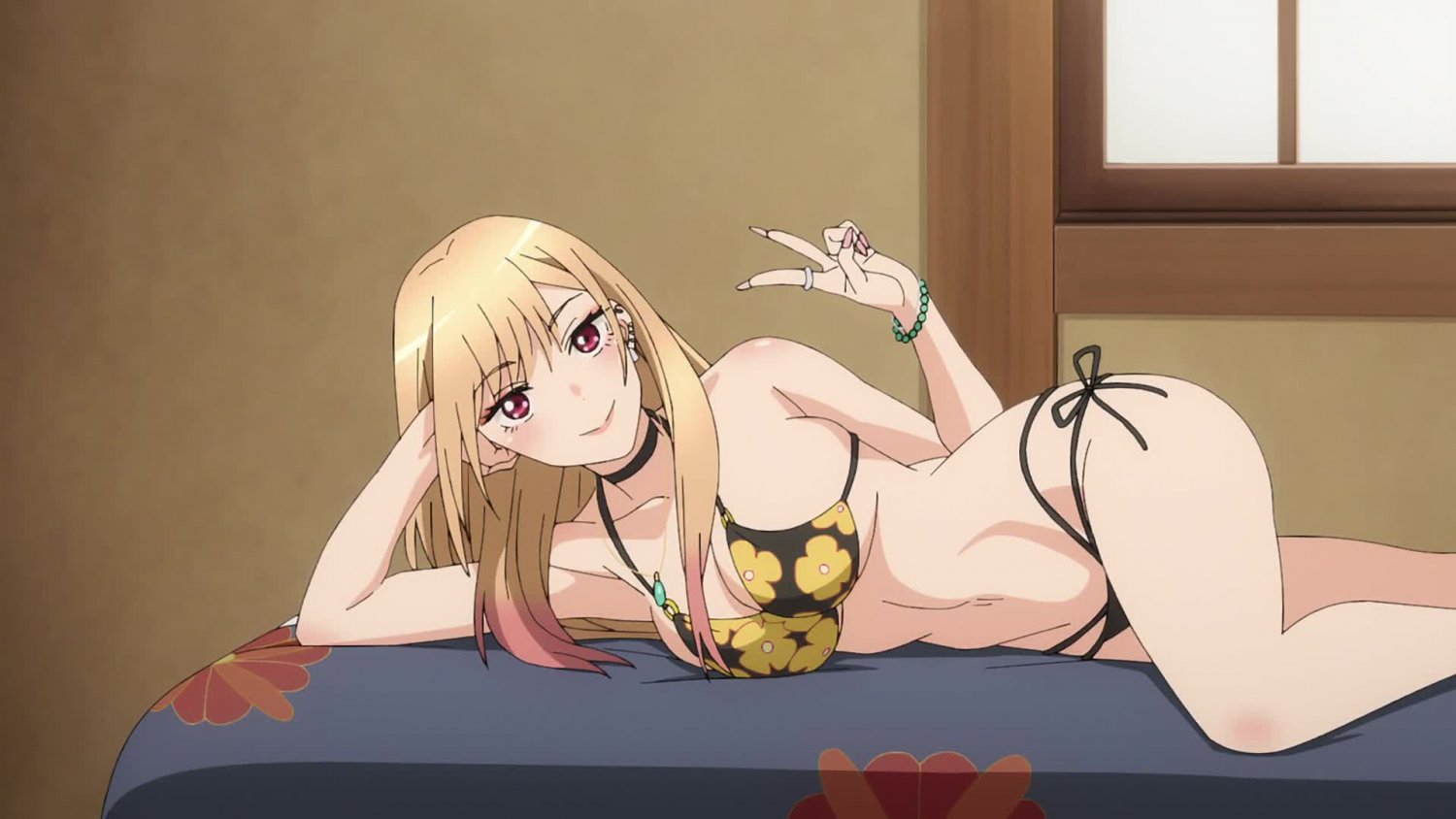 Marin kitagawa en bikini negro puta zorra que es, su anime debería ser hentai